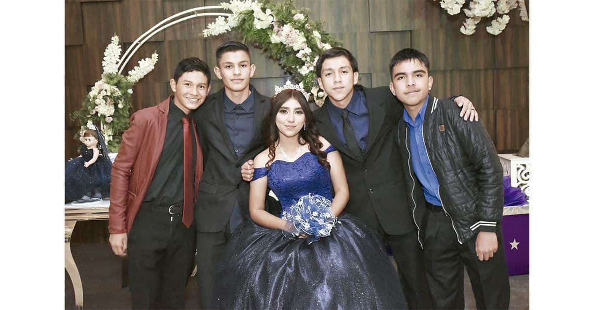 Celebra sus XV primaveras