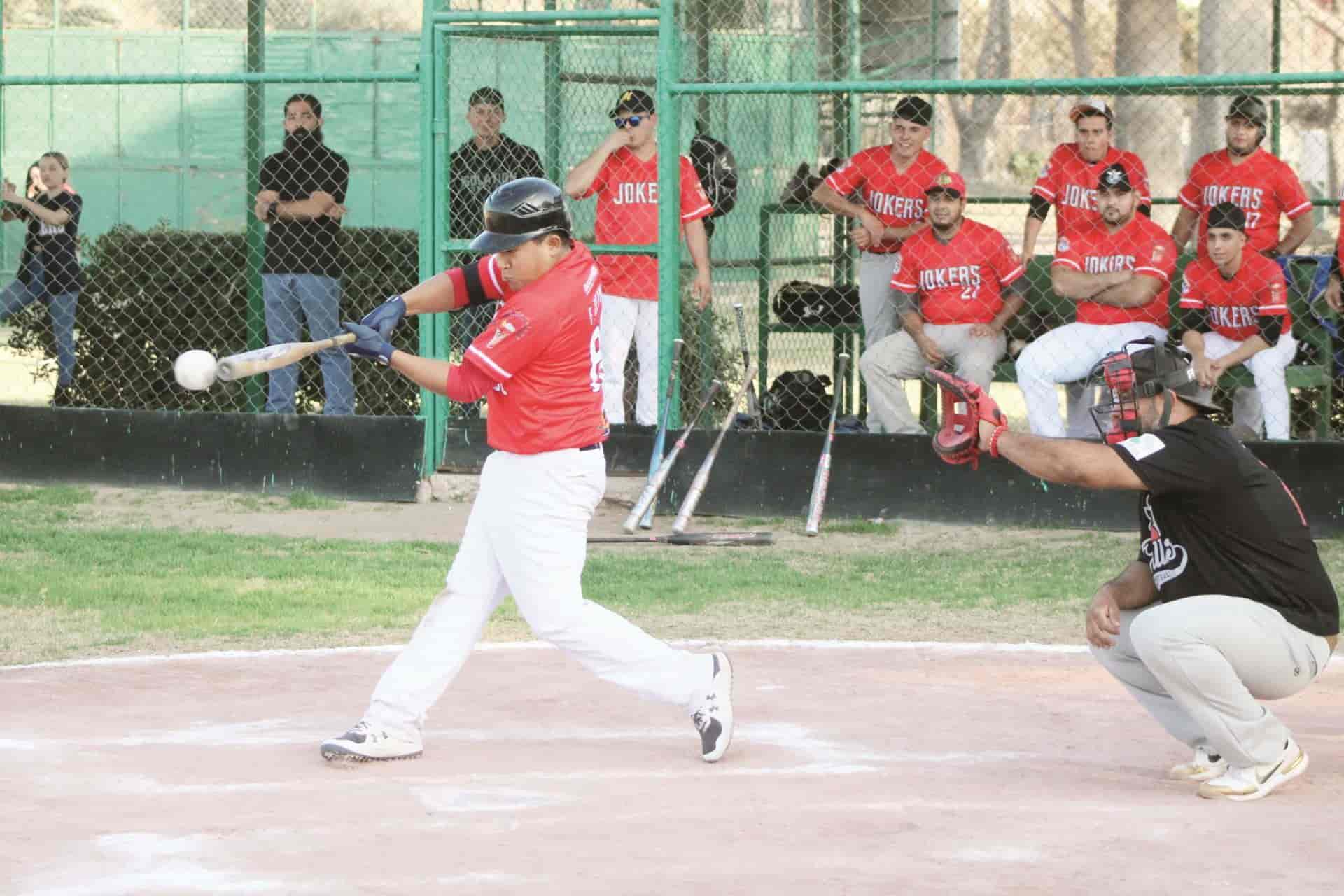 Manuel Mata lanzó sin hit ni carrera