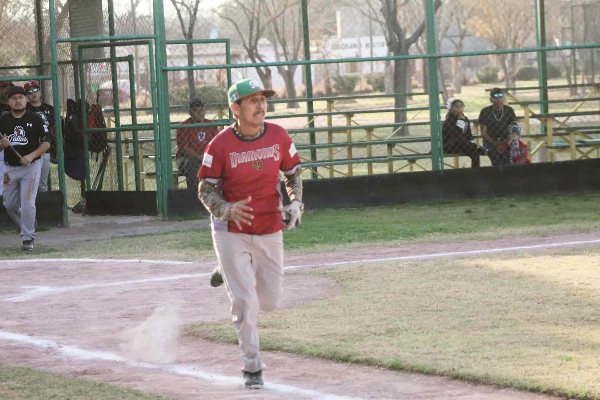 Manuel Mata lanzó sin hit ni carrera