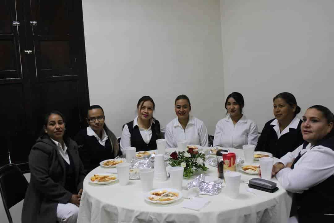 Festeja Beto a enfermeros cieneguenses
