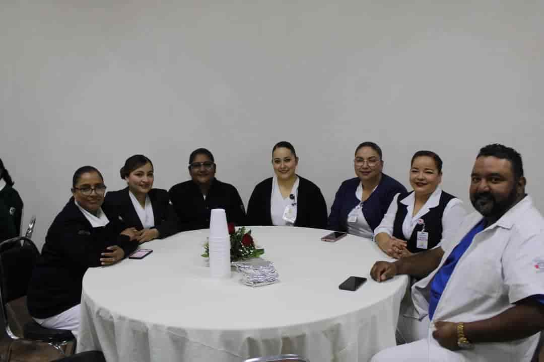 Festeja Beto a enfermeros cieneguenses