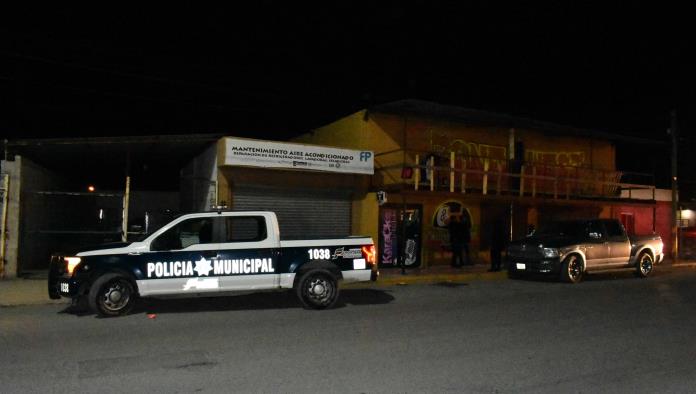 Le sacan a bailar a la dama y enfurece 