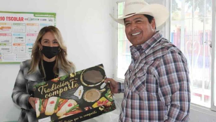 Recorre escuelas Beto Villarreal