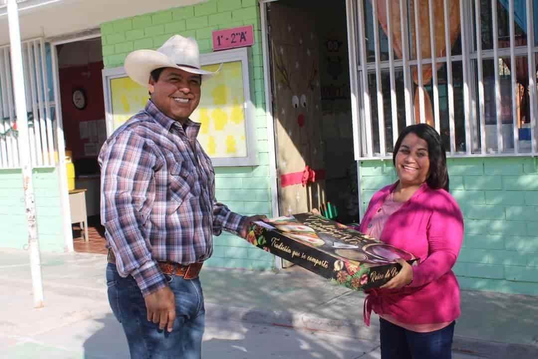 Recorre escuelas Beto Villarreal