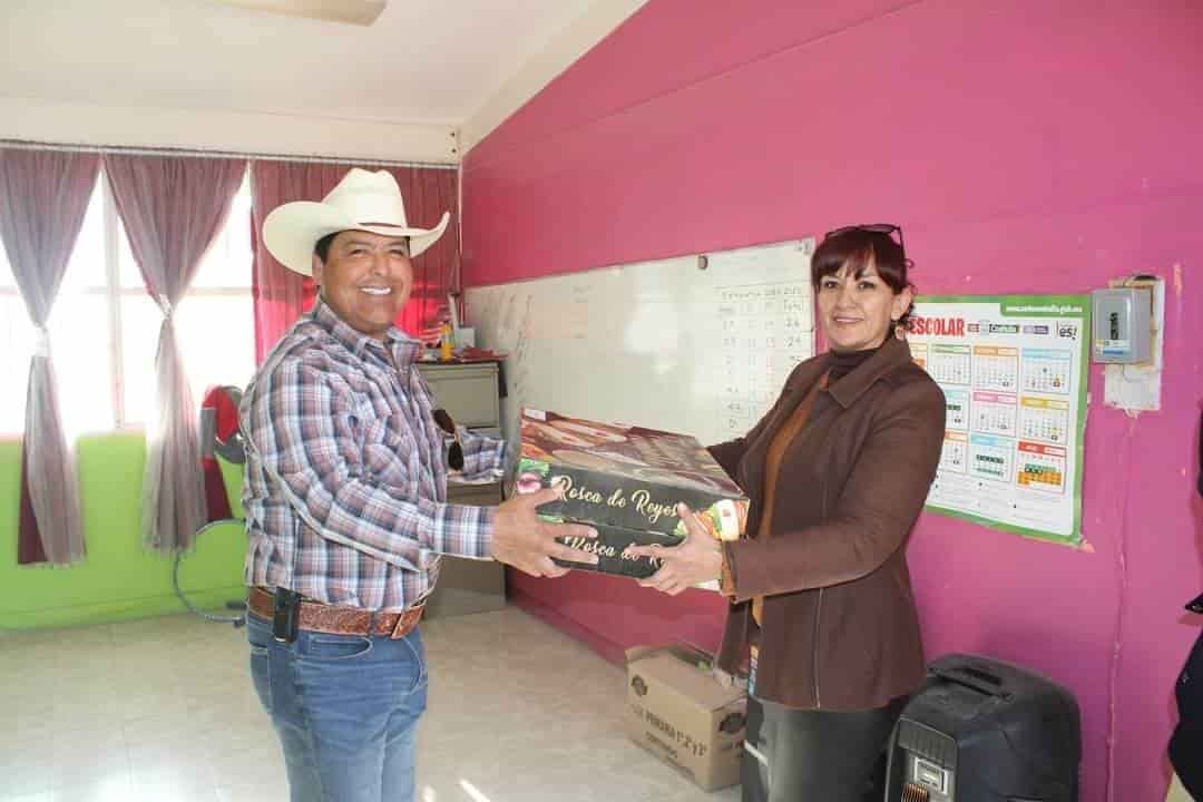 Recorre escuelas Beto Villarreal