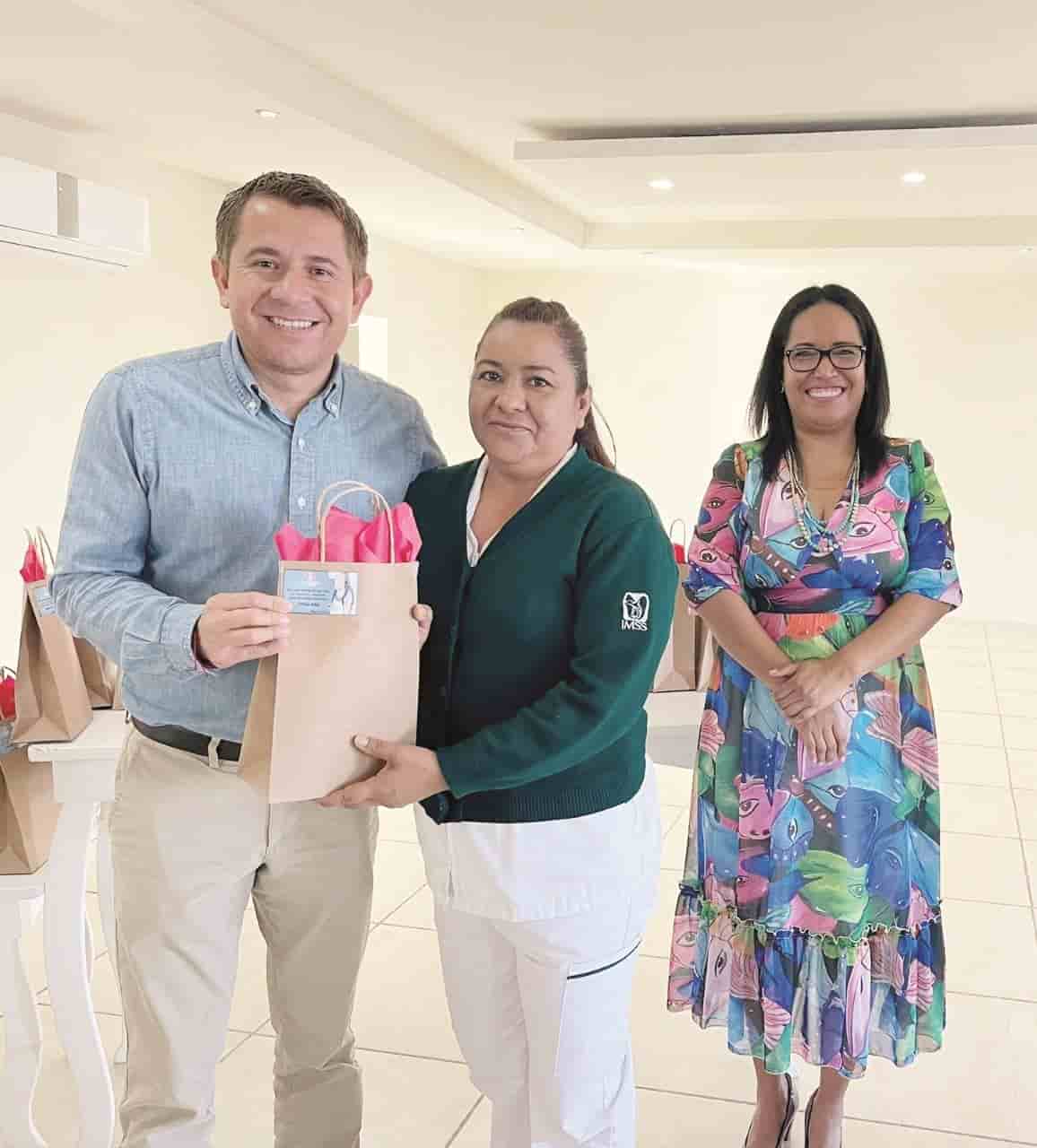 Reconoce alcalde labor de enfermería