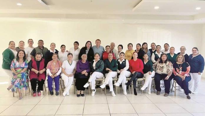 Reconoce alcalde labor de enfermería