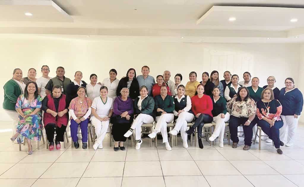 Reconoce alcalde labor de enfermería