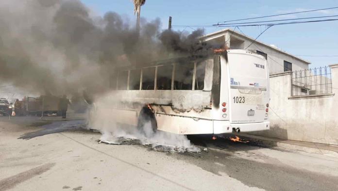 Arde camión en la Guerrero
