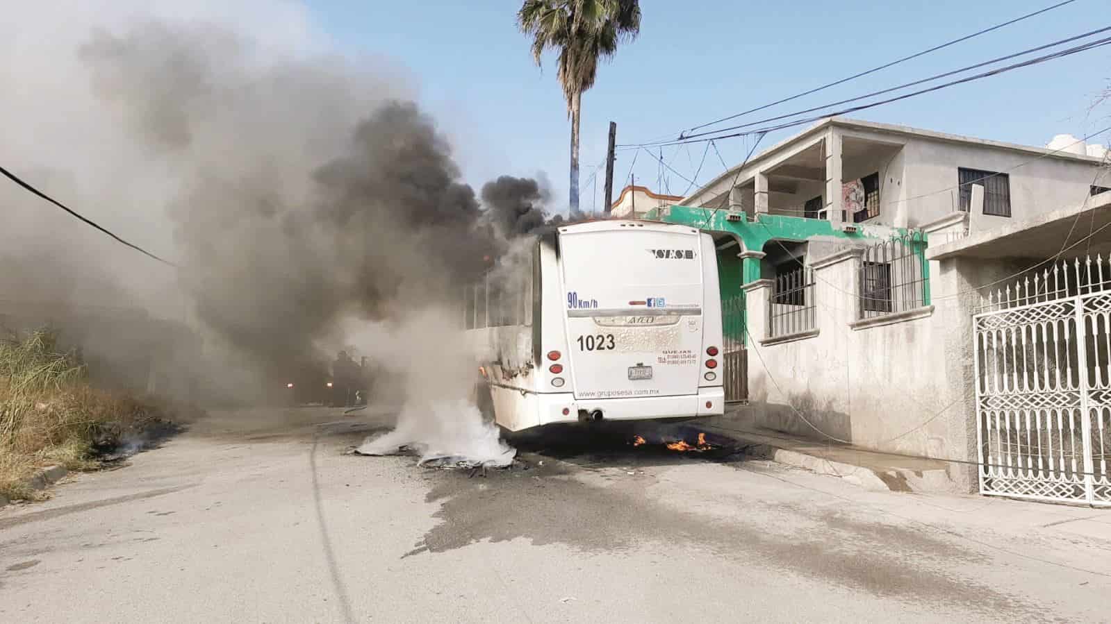Arde camión en la Guerrero