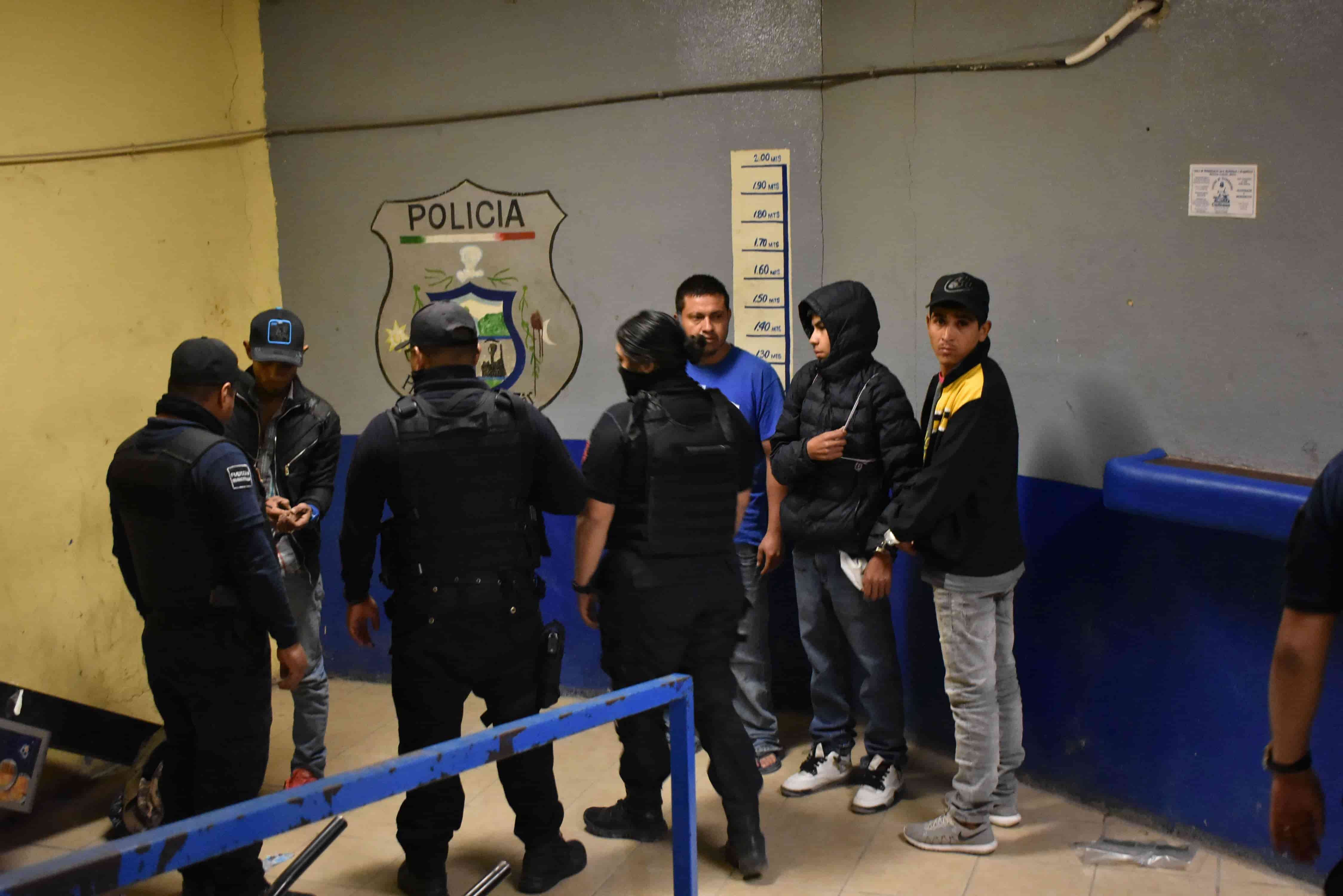 ‘Loqueaban’ junto a menor