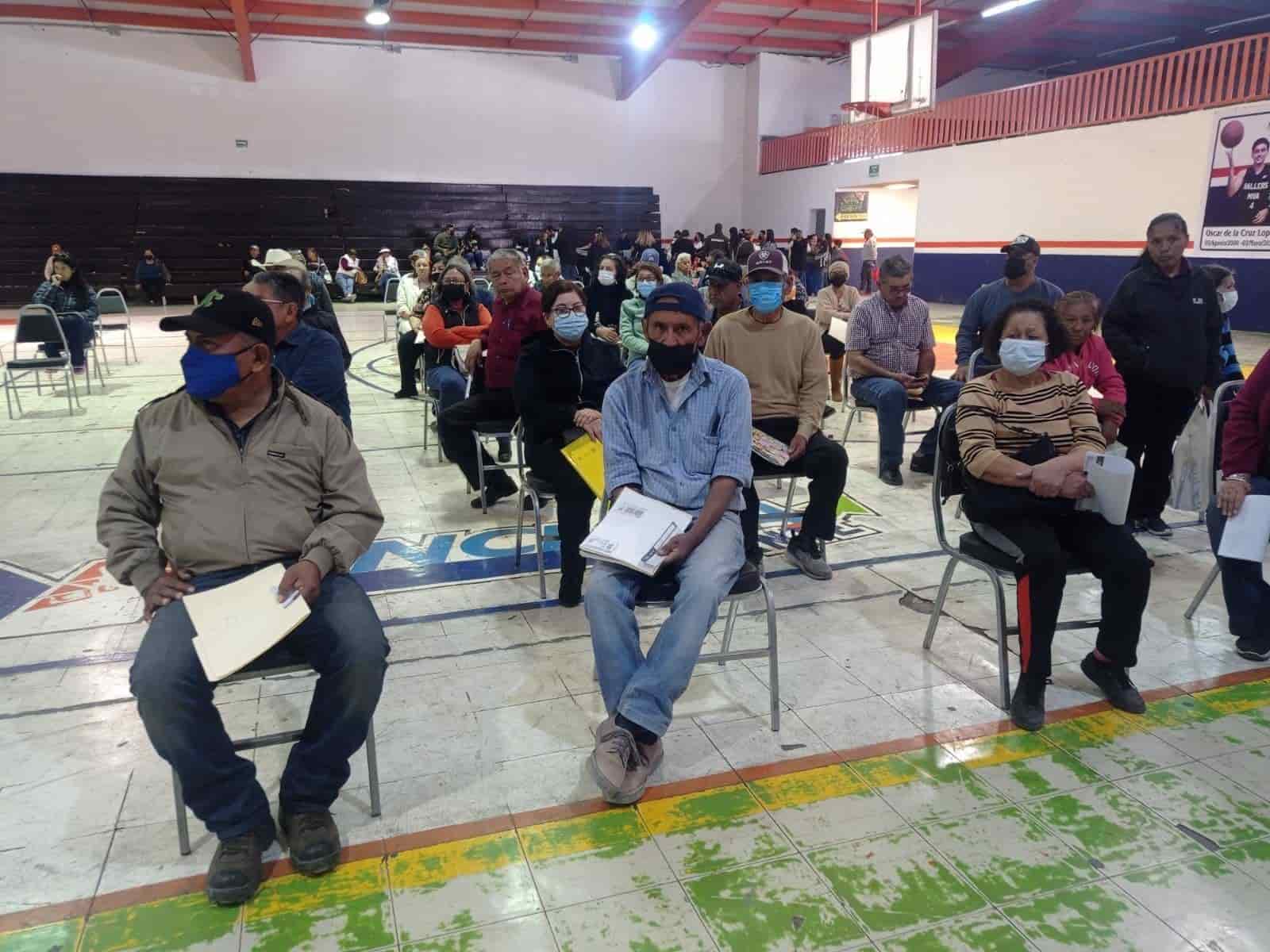 Entregan tarjeta de pensión del Bienestar