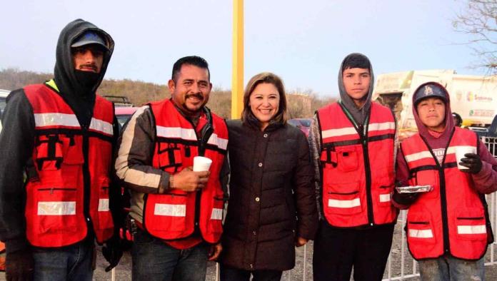 Agradece alcaldesa esfuerzo y dedicación de trabajadores de limpieza y bacheo