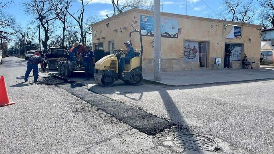Arranca plan de bacheo en zona Centro de Nava