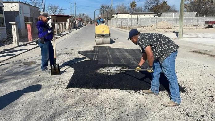 Arranca plan de bacheo en zona Centro de Nava