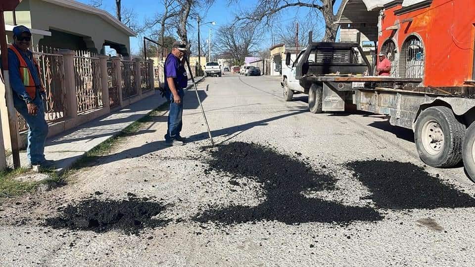 Arranca plan de bacheo en zona Centro de Nava