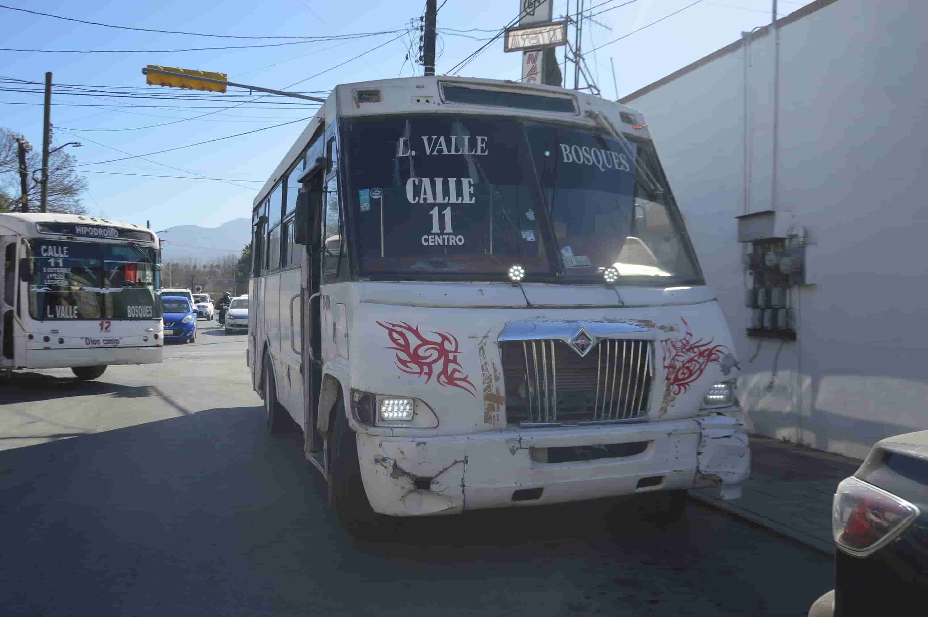 Se le ‘mete’ a camión