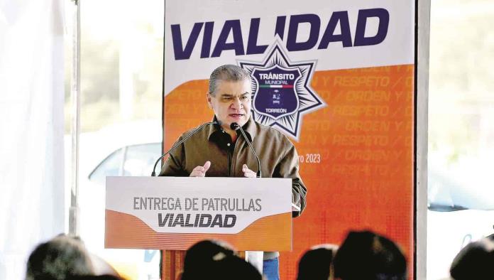 Entrega Riquelme patrullas  