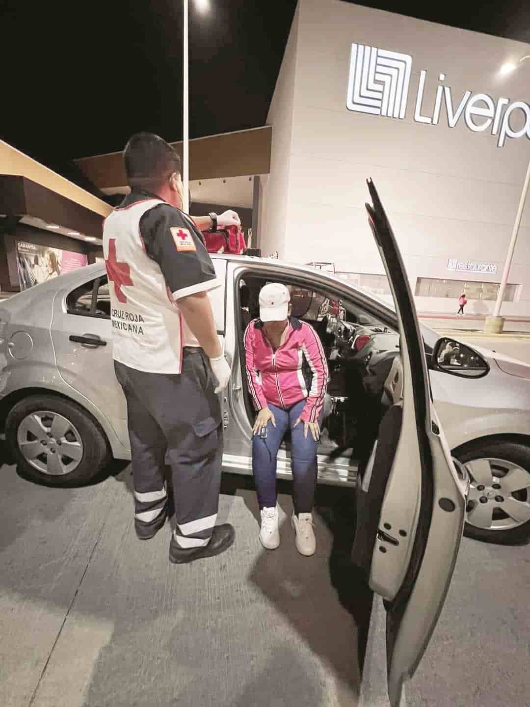 Choca y lesiona a estilista 