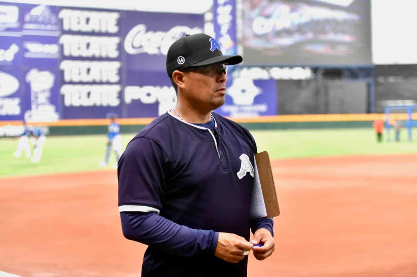 El hombre récord es campeón de picheo