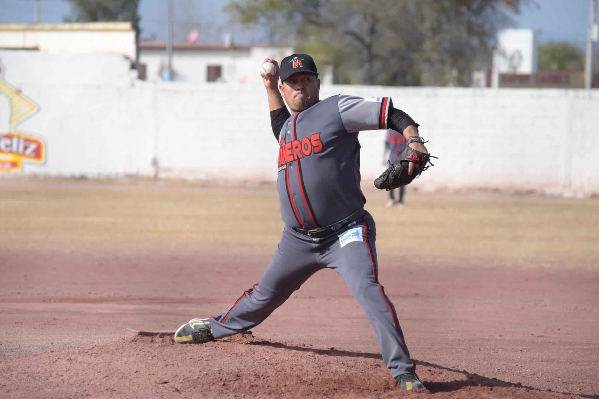 El hombre récord es campeón de picheo