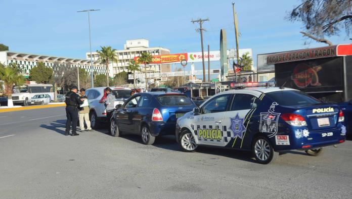 Choca camioneta por desesperado