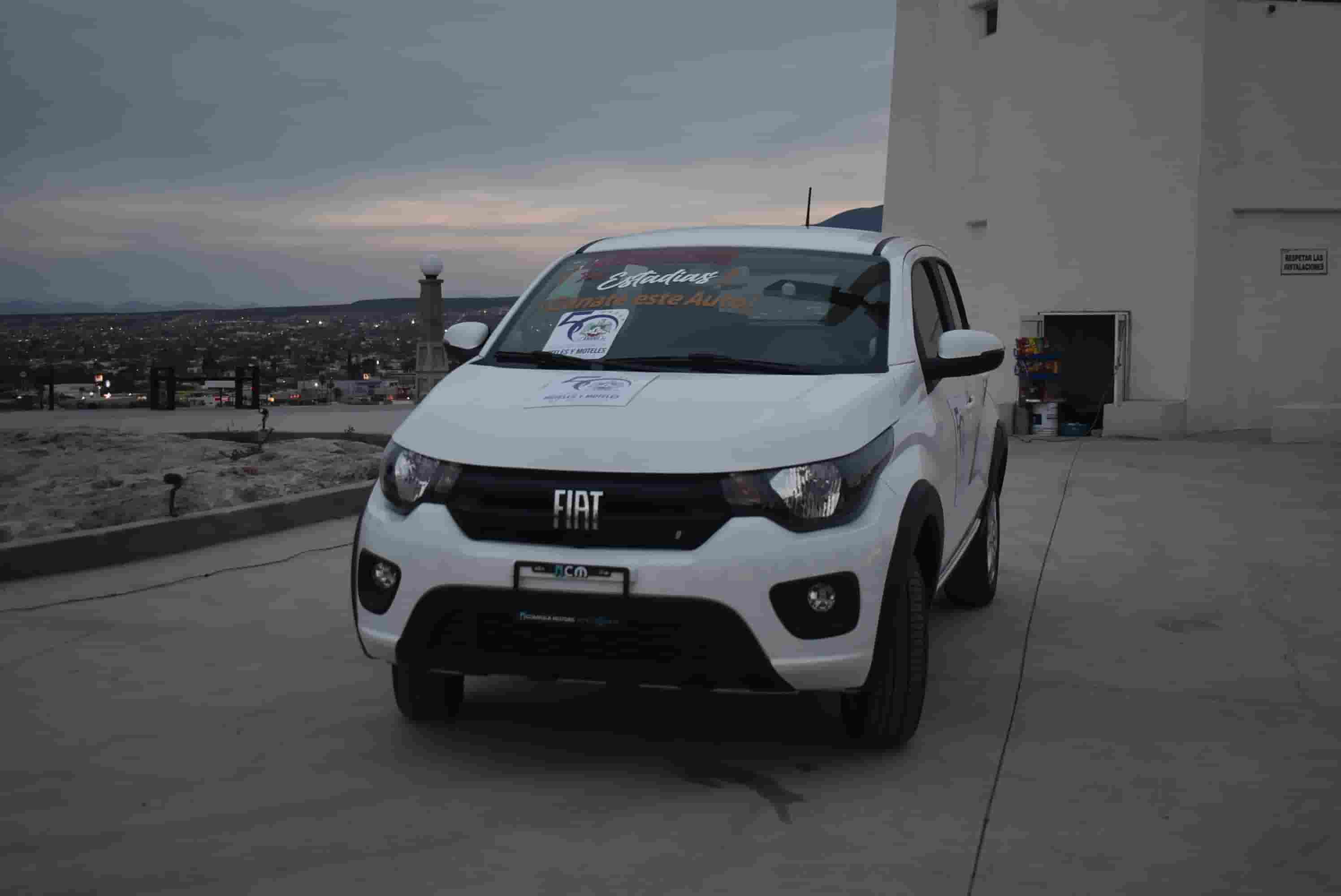 Entregan hoteleros automóvil