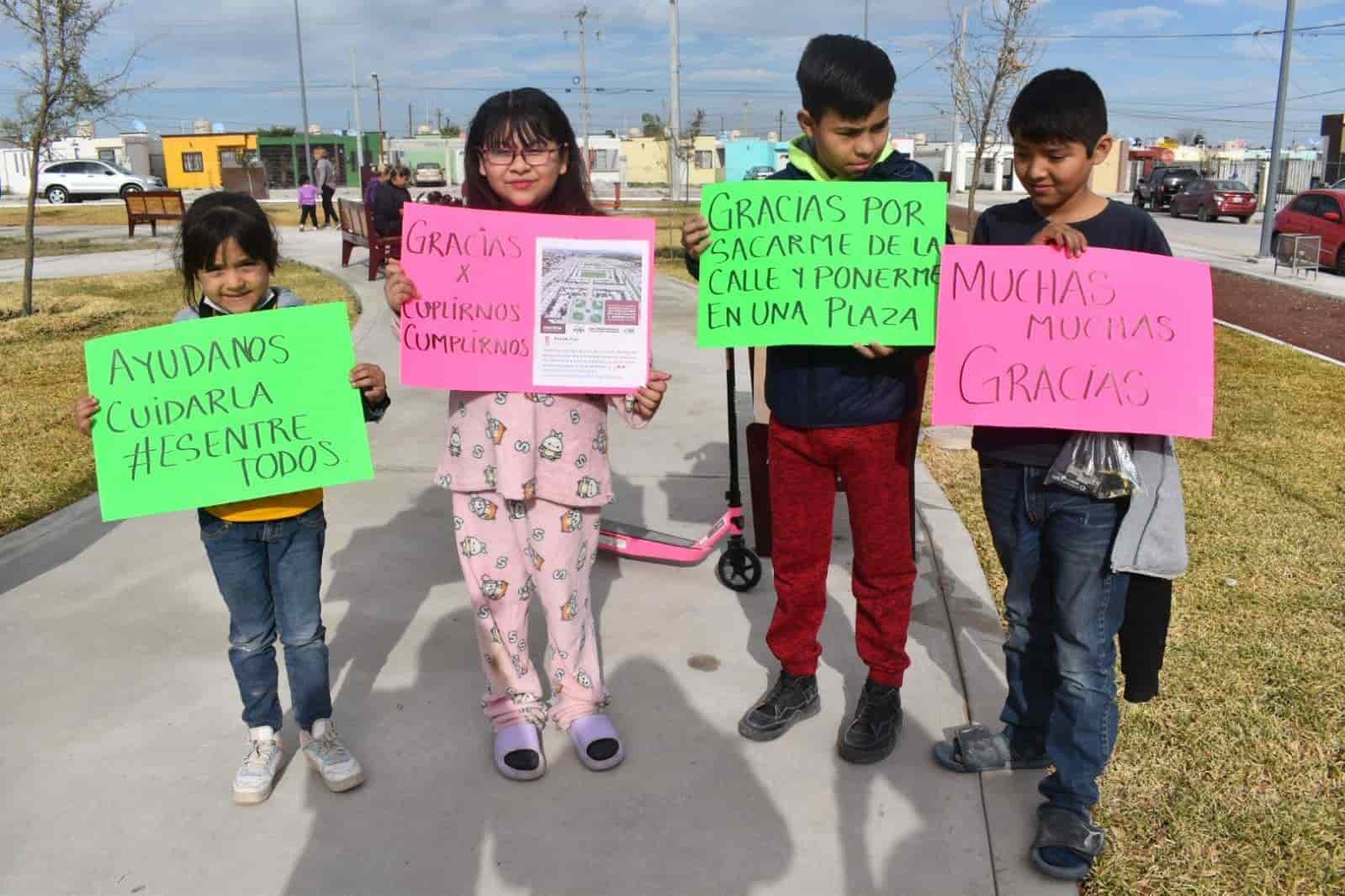 Entrega Beto Piña Plaza en Frontera