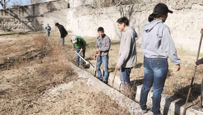Alumnos organizan brigada de limpieza 