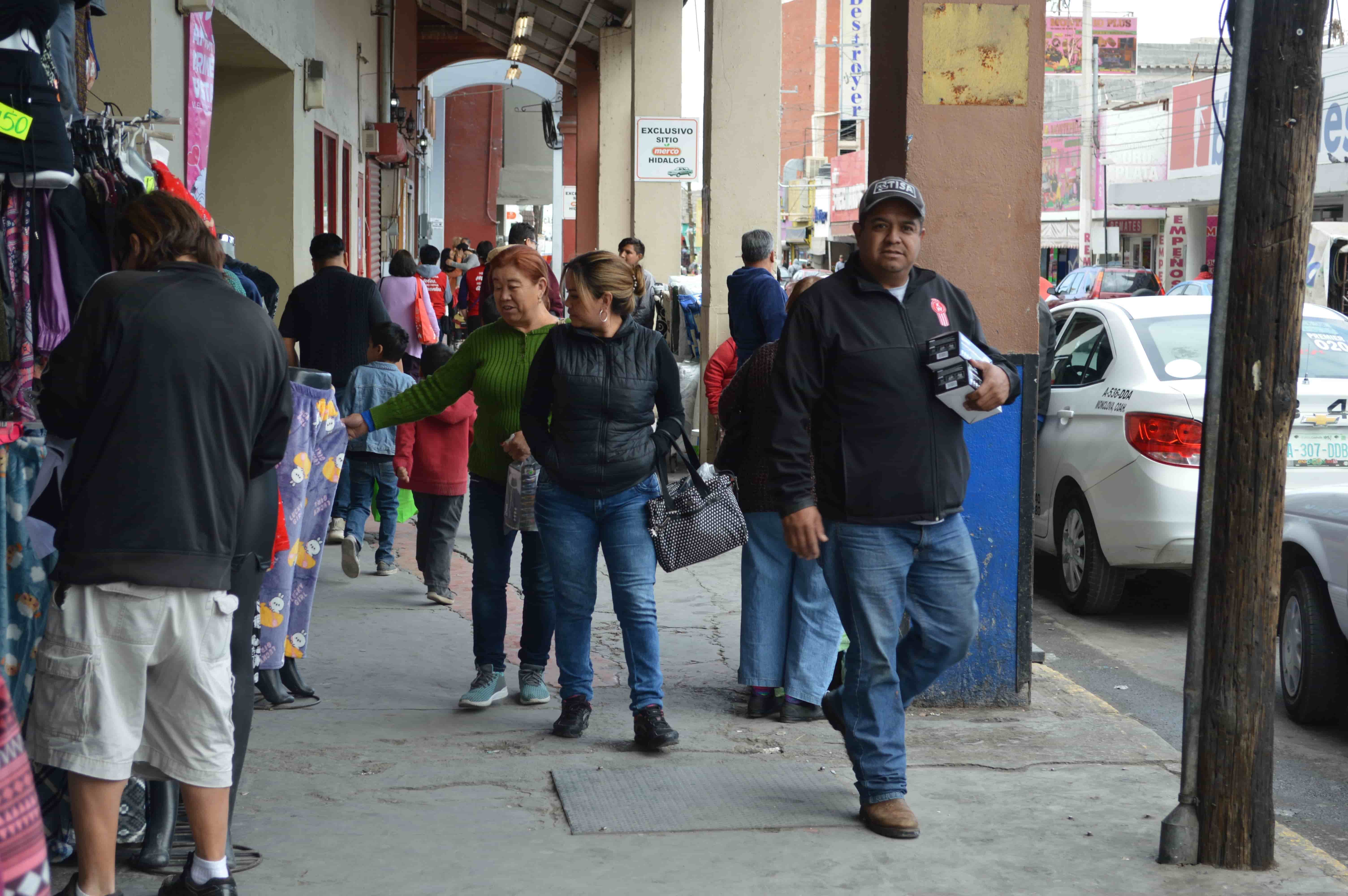 Quitan ambulantes clientes a formales