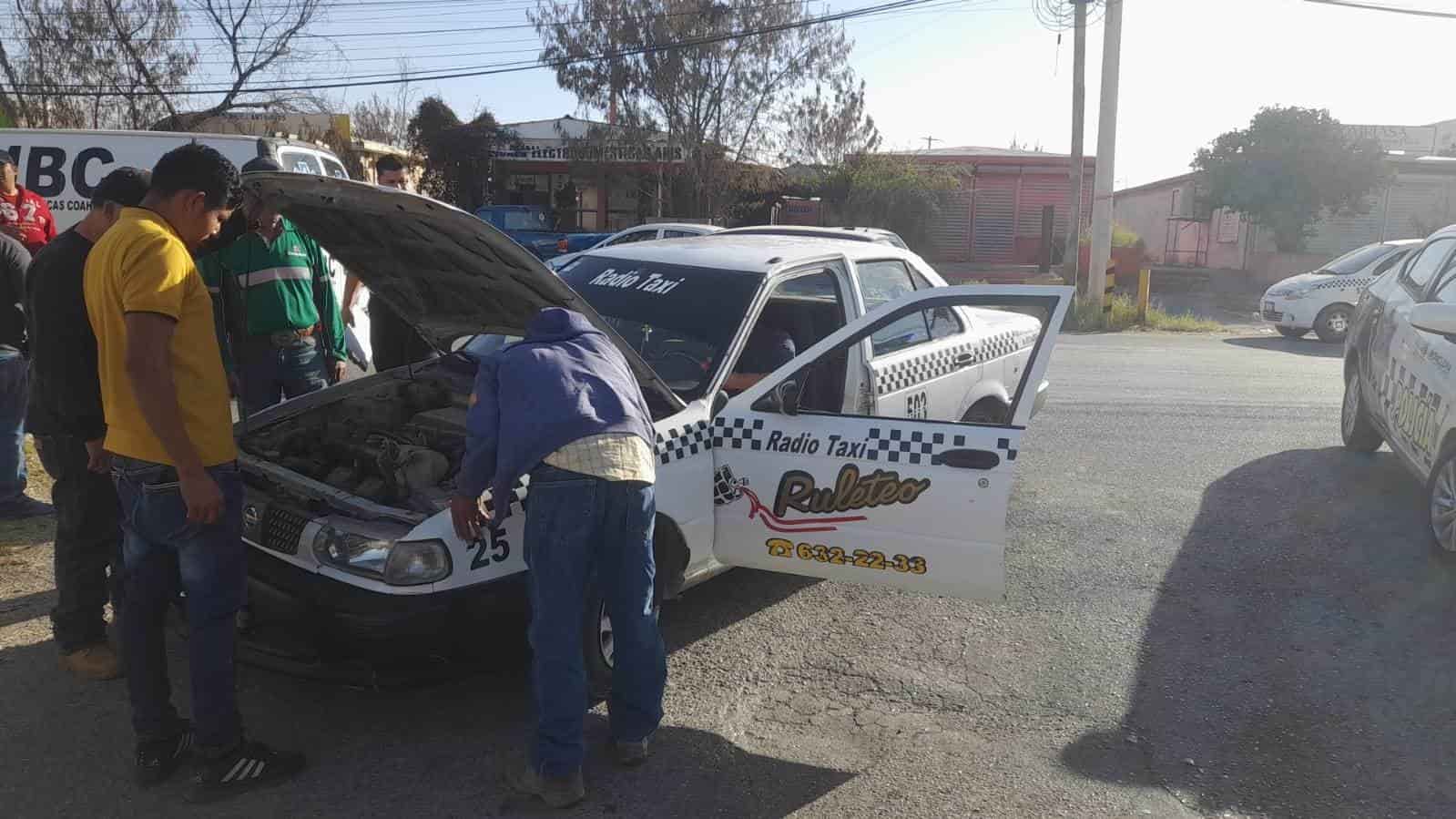 Se le ‘mete’ a taxista