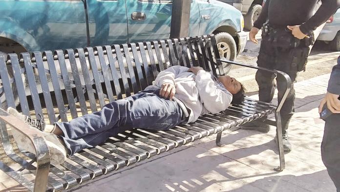 Moviliza a Policía hombre borracho