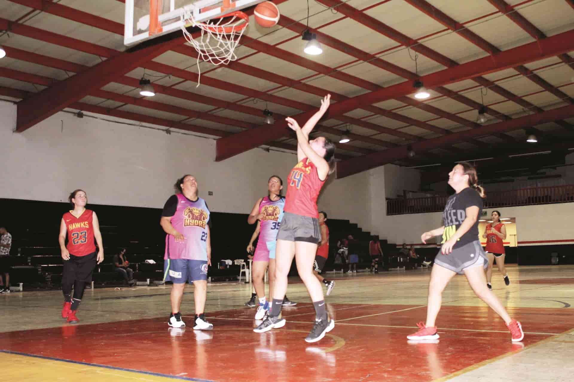 Blackhawks avanza a la siguiente ronda