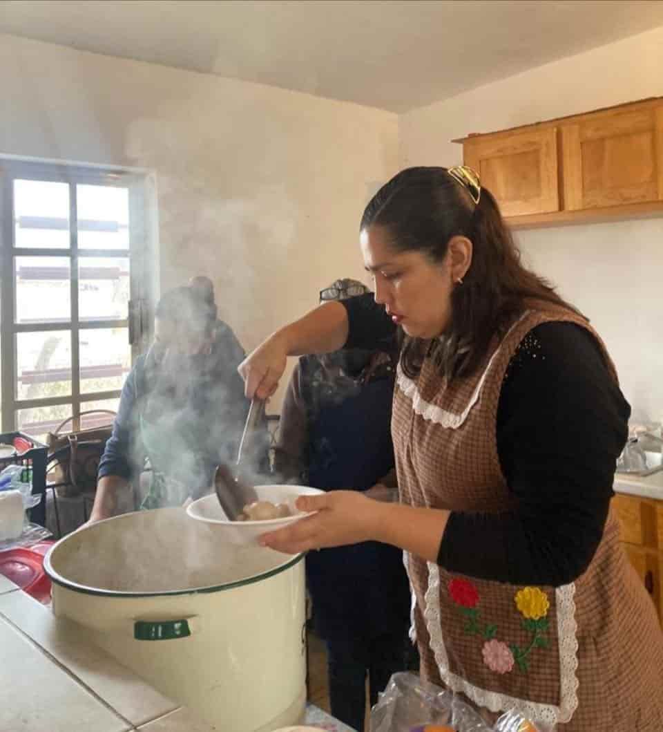 Atiende Pily Valenzuela  a comedor comunitario