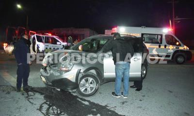 Rebota auto en barda de AHMSA