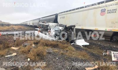 Embiste "Bestia" camioneta de CFE, de milagro resultaron ilesos pasajeros