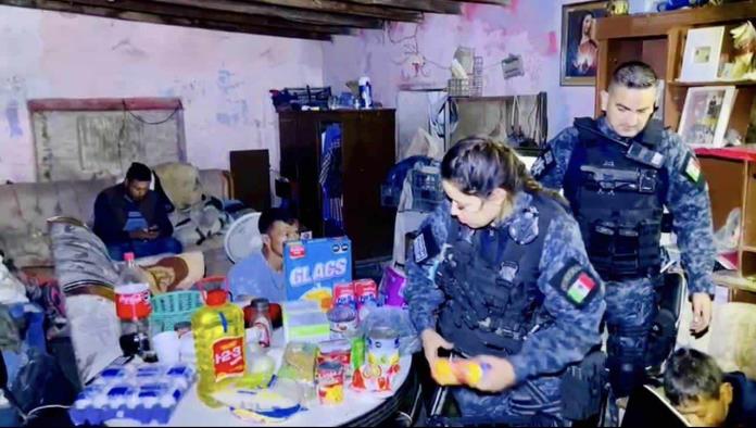 Apoyan a joven Policías de Nava 