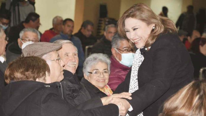 Presentan libro y acude alcaldesa
