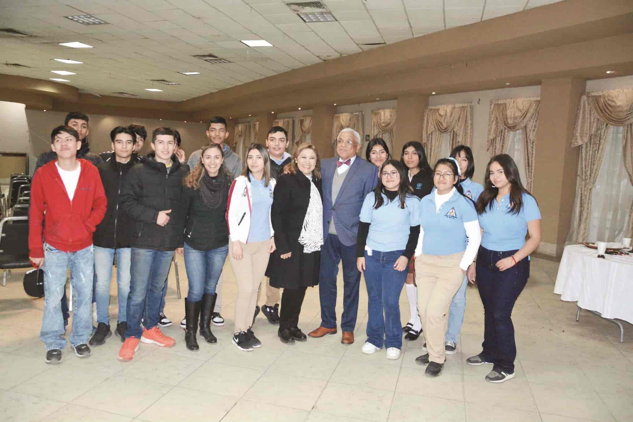 Presentan libro y acude alcaldesa