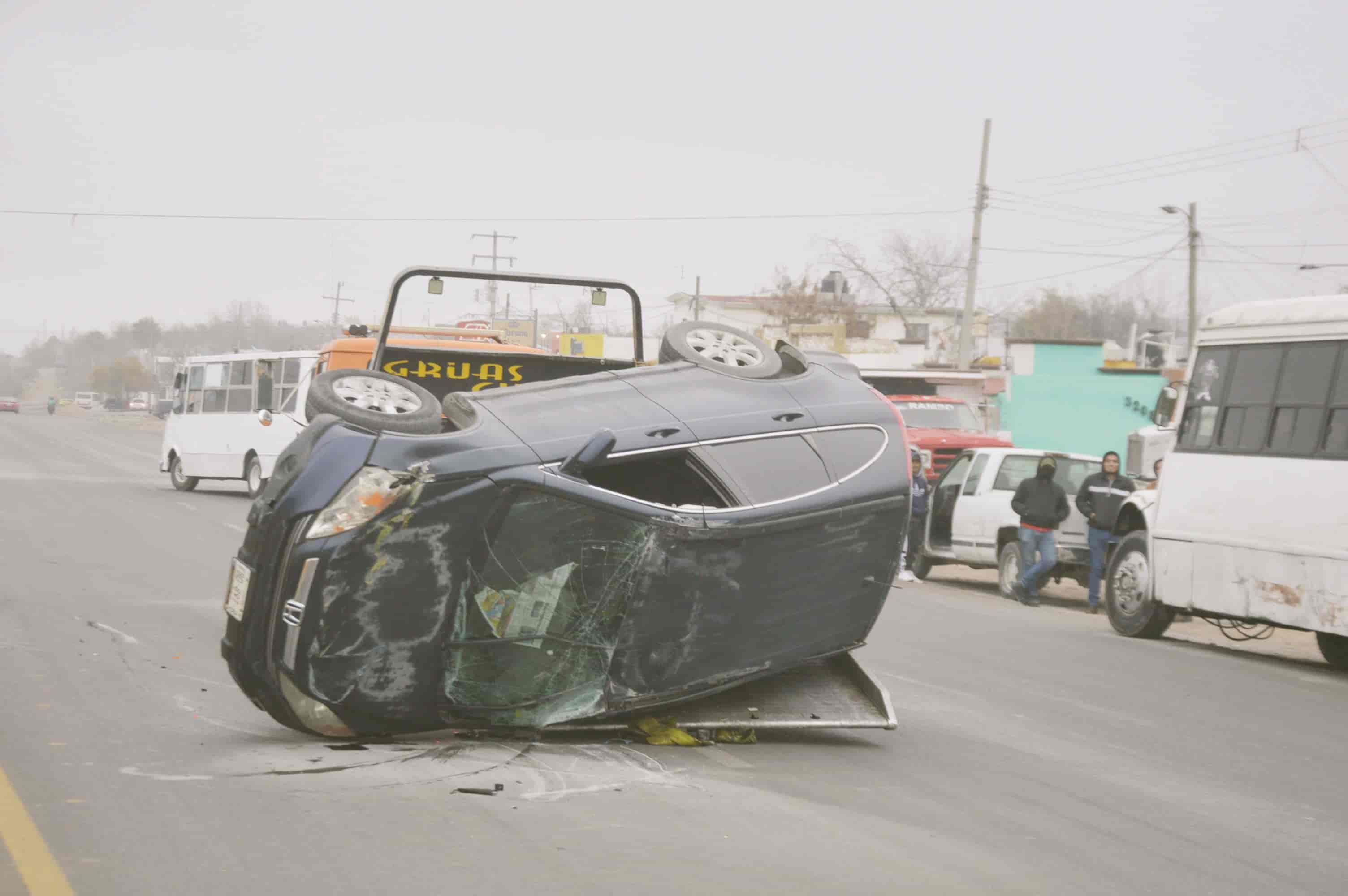 Destroza CRV en volcadura