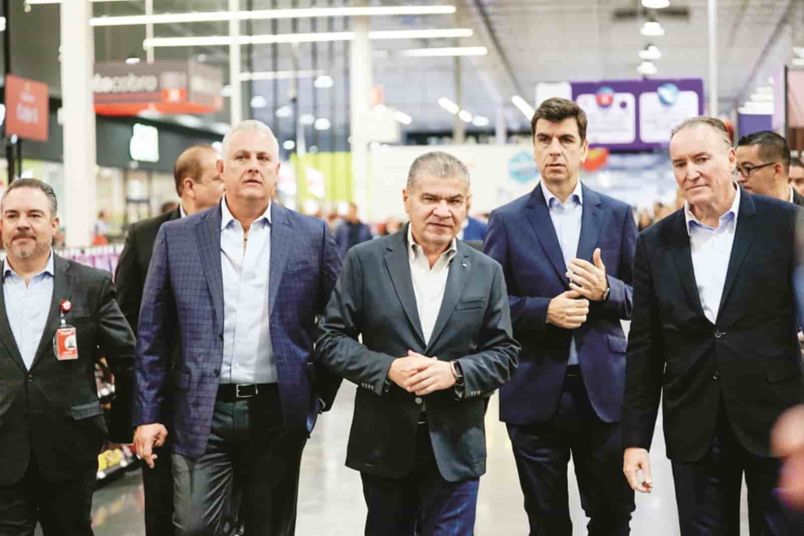 Además de invitados especiales y empleados de Soriana-Híper Viñedos.