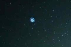 Aparece espiral de luz en los cielos de Hawái