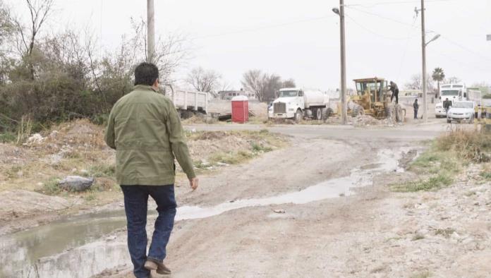 Recorre Piña zona inundada 