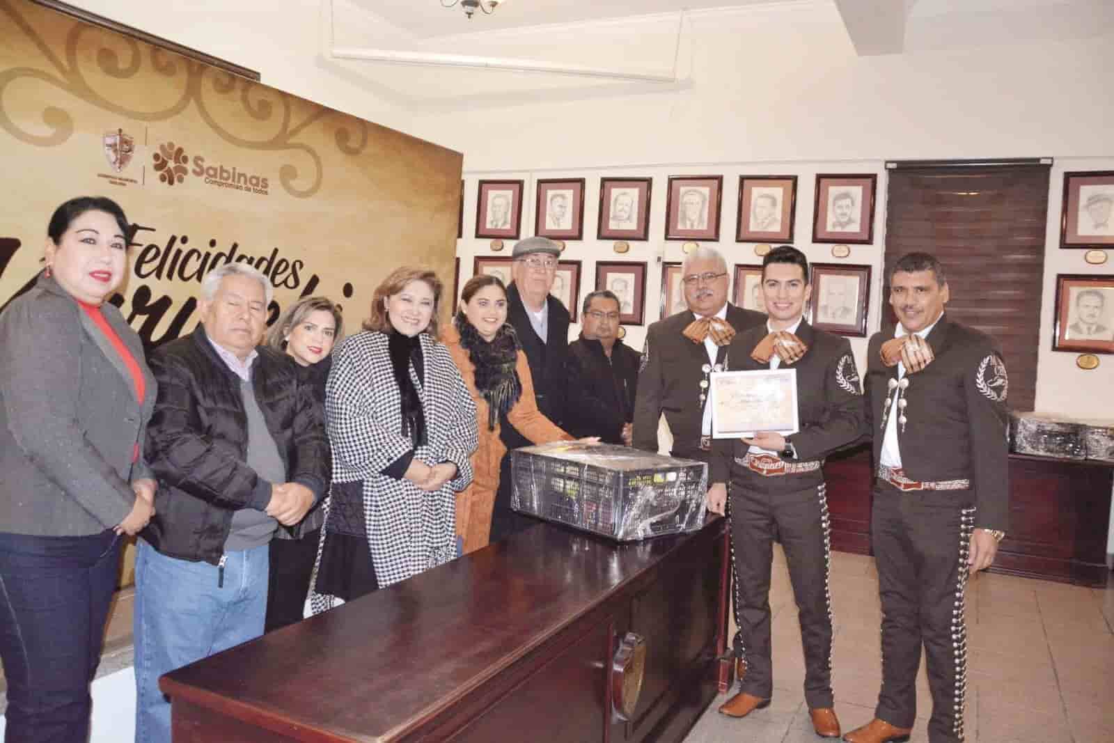 Aplaude Diana Haro Labor de Mariachis