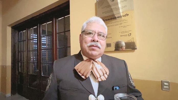 Dedica 40 años al Mariachi Chapala
