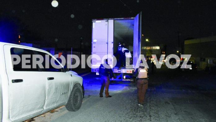 Rescatan 21 migrantes