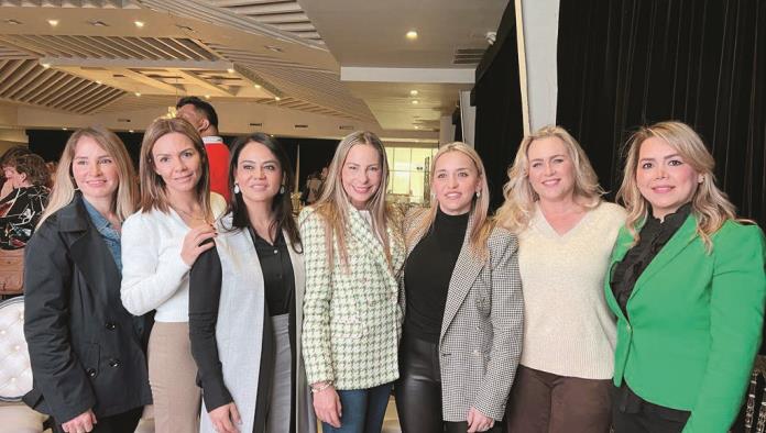Se reúne Manolo con 700 mujeres  