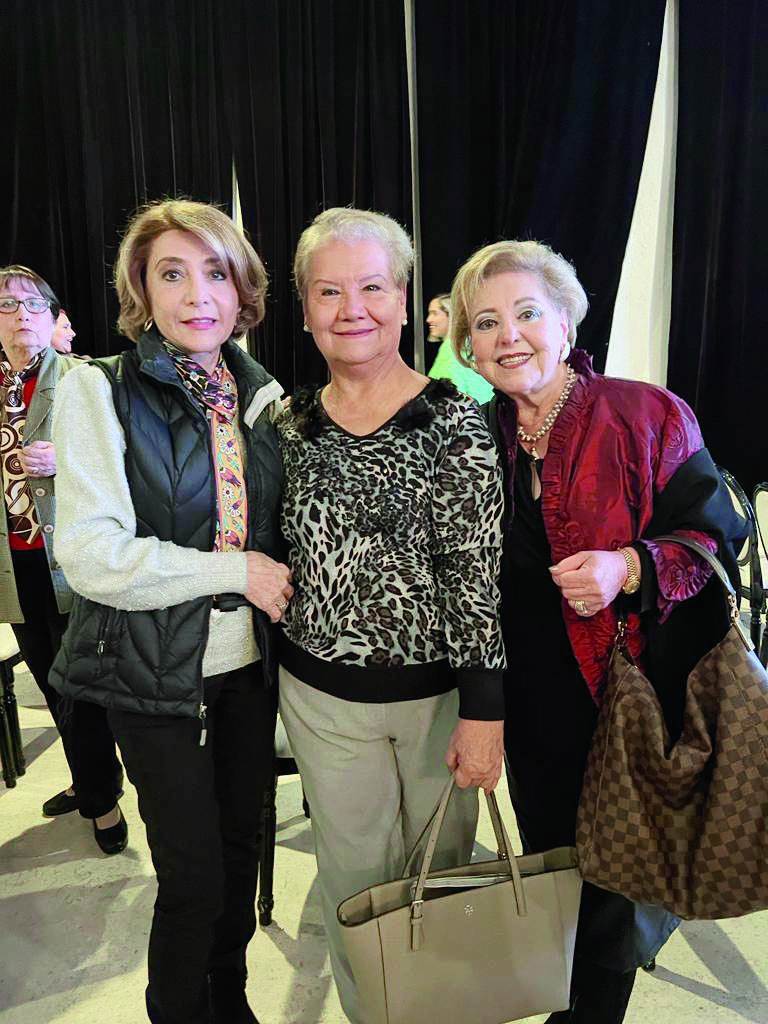 Se reúne Manolo con 700 mujeres  