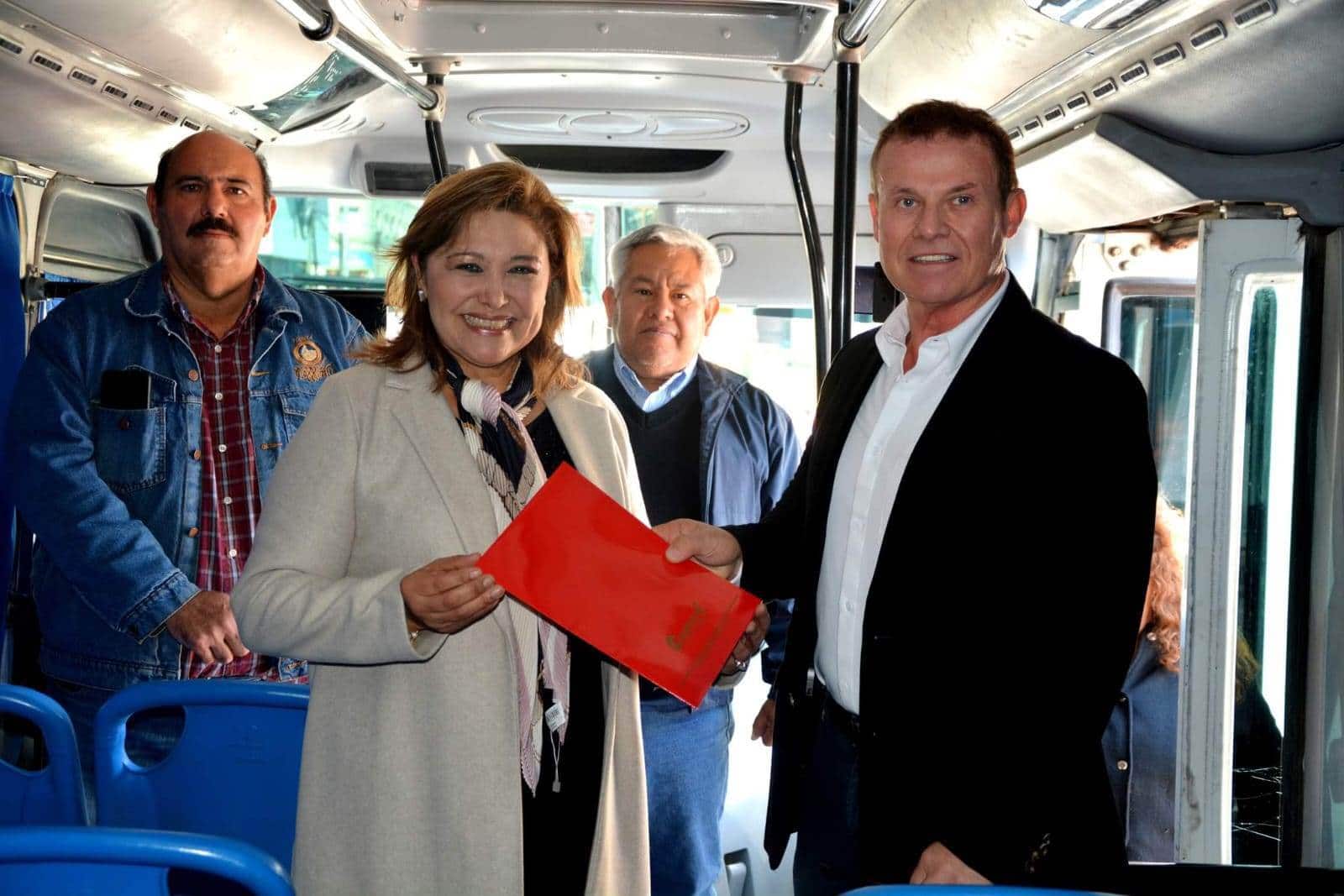 Donan a Sabinenses Unidad de transporte