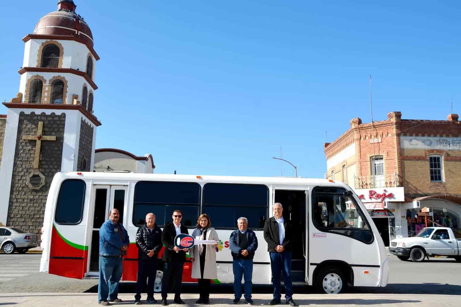 Donan a Sabinenses Unidad de transporte